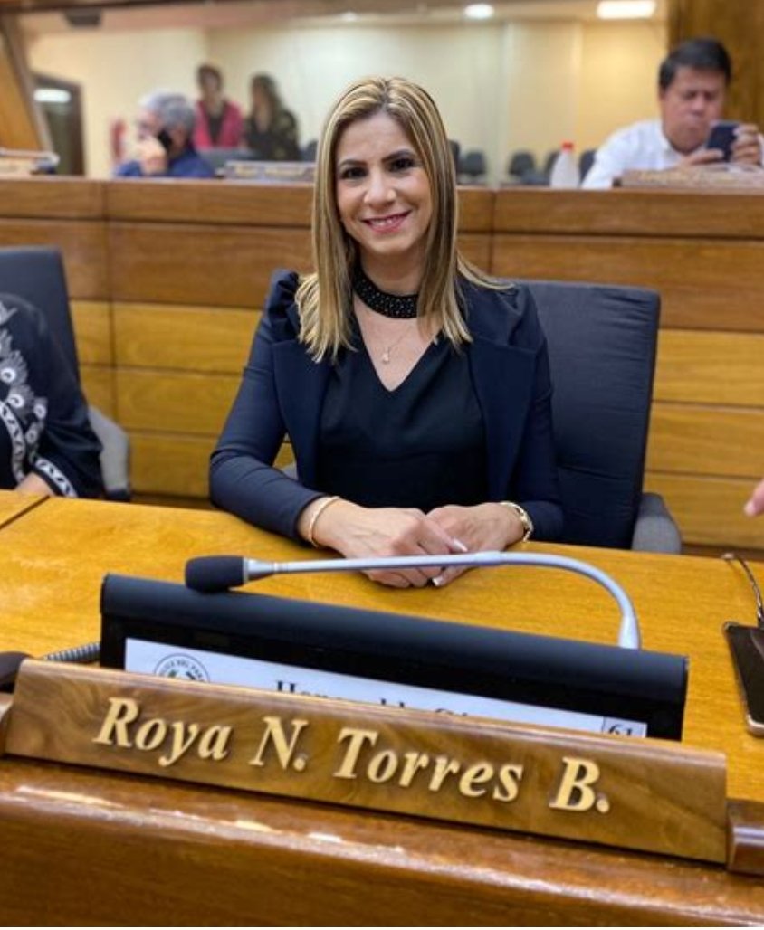 El verdadero cambio, llegará con una mujer como Presidente, sin importar el partido, por eso celebré cuando <a href="/ovelar_blanca/">Blanca Ovelar Senadora</a>  fue candidata, aunque preferí la alternancia. Pero si la liberal @royatorrespy llega al poder total, va nombrar hasta a su perro como custodia presidencial