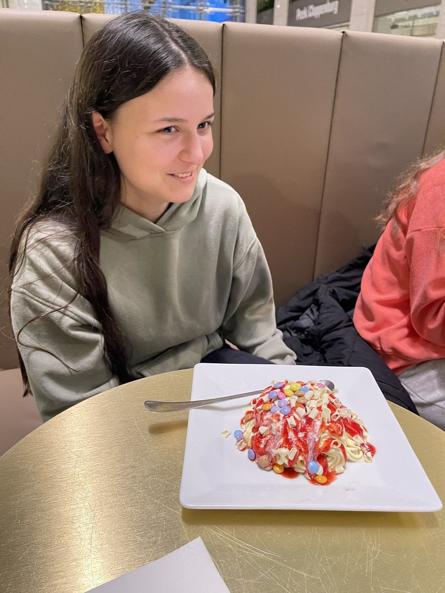 Diweddglo hyfryd i ddiwrnod prysur a diddorol 🇩🇪🍧 A fitting end to a busy and interesting day #Spaghettieis #cyfle #joio