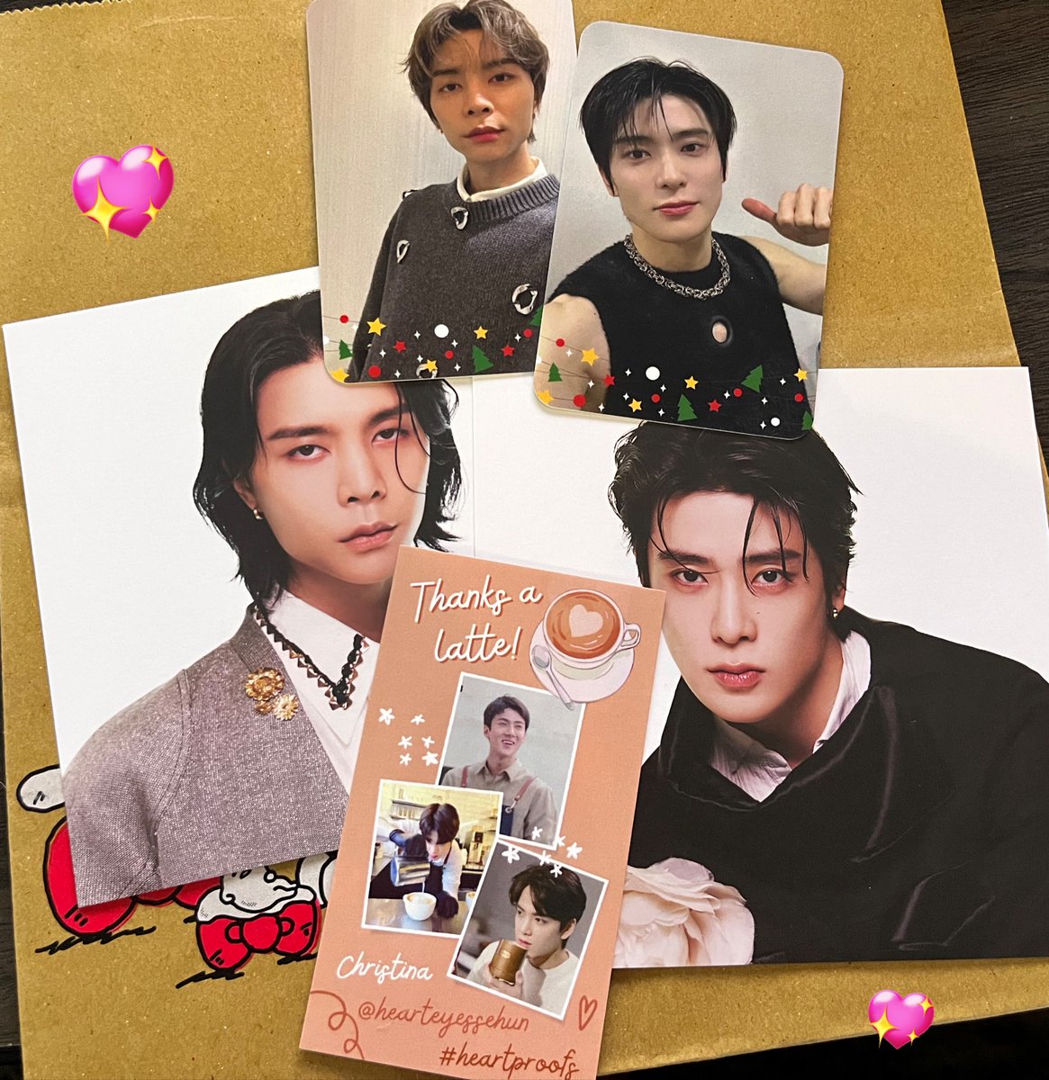 johnjunsuhs's tweet photo. I love opening johnjae mail?! 🤩 tysm christina @hearteyessehun for the johnjae postcards and also your cute af holiday pcs, I always look forward to your holiday mail every year!! 🥹♥️ #heartproofs https://t.co/ZNkFcWekHY