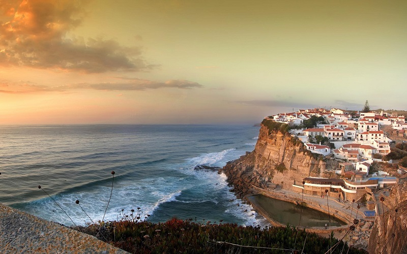 SintraExplorers's tweet photo. A place with #cozyvibes on the coast of #Portugal: Azenhas do Mar! Idyllic, peaceful and gracious to your soul. #TakeTimeToThink, #readabook, enjoy the #writerslife and write your next novel by the sea!
With #healthyfood and some wine!
https://t.co/ZU2hrvVGAc https://t.co/L7MtqMiSl0