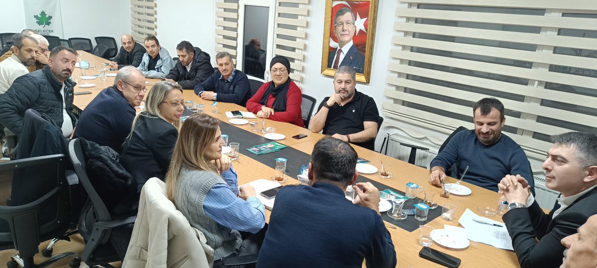 GelecekUmraniye's tweet photo. Haftalık olağan toplantımızı İlçe Başkanımız @esedatcakiroglu riyasetinde gerçekleştirdik.
Yerel seçimlerle ilgili istişarelerde bulunduk.
Türkiye’nin dünkü sorunlarının farkındayız, bugün yapılması gerekenleri biliyoruz. Geleceği inşa edecek donanım ve kararlılığa sahibiz. https://t.co/hsD1TmY5Hz