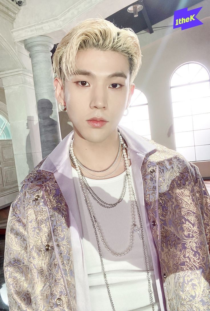 GigglesSquad's tweet photo. hear me out blonde BM again, please @_bigmatthewww @KARD_Official @jeonjiwoo1004 https://t.co/2k526a93rY