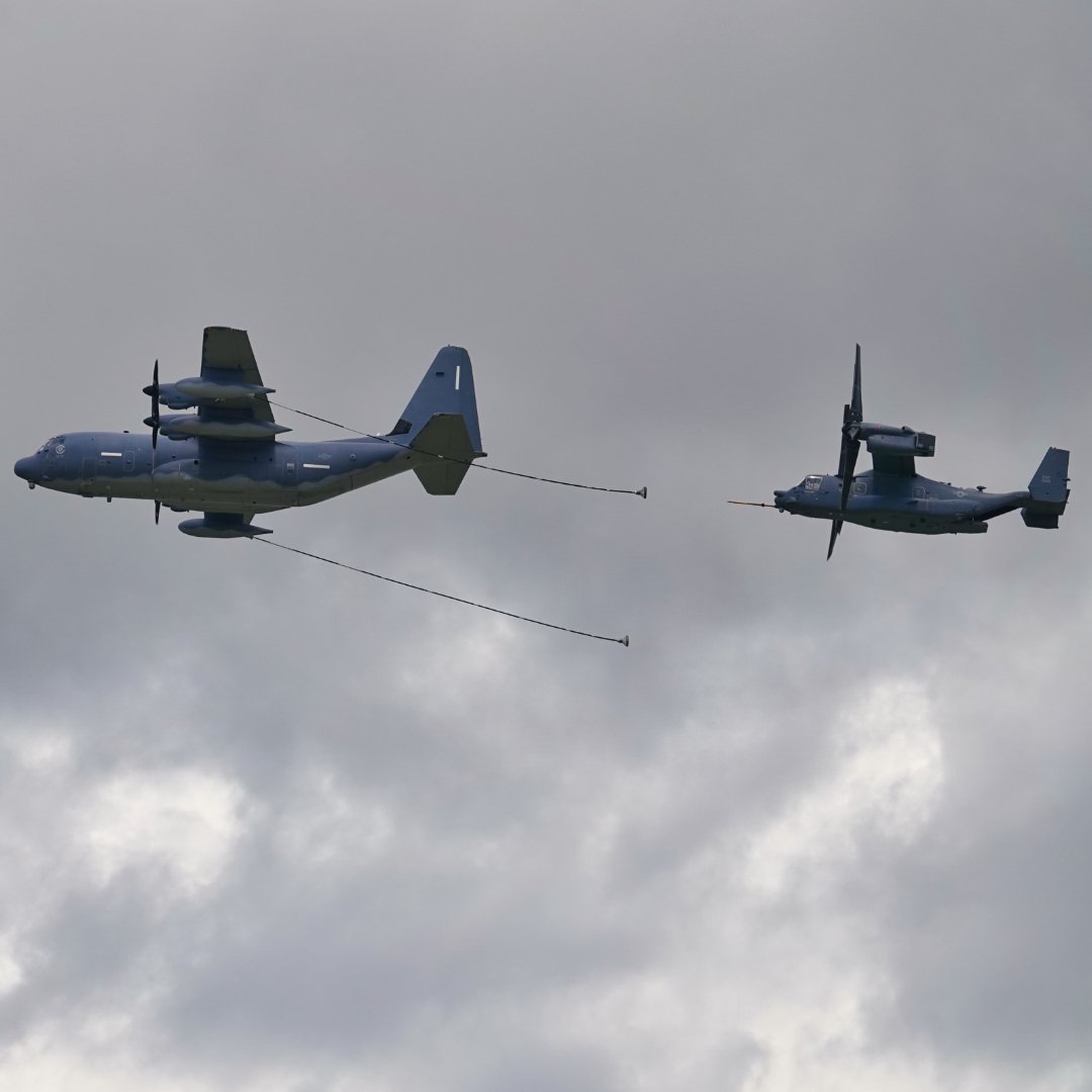 Michaelflying28's tweet photo. USAF Lockheed Martin MC-130J Commando II 13-5776 and Bell/Boeing CV-22B Osprey 11-0058 conducting a aerial refueling demonstration at RIAT 23.
#riat #usaf #usafe #usairforce #lockheedmartin #c130 #lockheedc130 #lockheedmartinc130 #c130j #lockheedc130j #v22 #v22osprey https://t.co/gqfFIPojkO