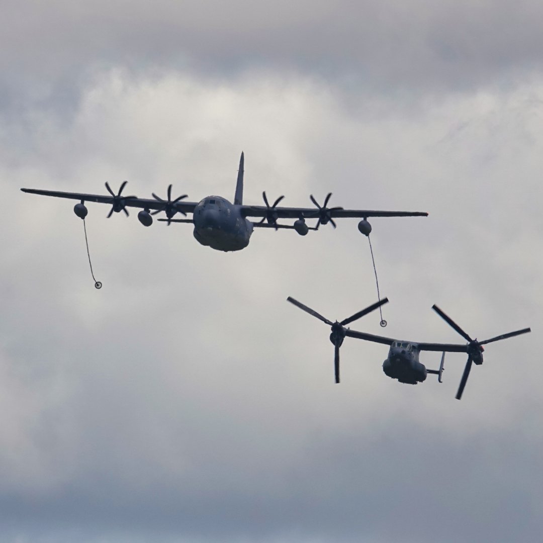Michaelflying28's tweet photo. USAF Lockheed Martin MC-130J Commando II 13-5776 and Bell/Boeing CV-22B Osprey 11-0058 conducting a aerial refueling demonstration at RIAT 23.
#riat #usaf #usafe #usairforce #lockheedmartin #c130 #lockheedc130 #lockheedmartinc130 #c130j #lockheedc130j #v22 #v22osprey https://t.co/gqfFIPojkO