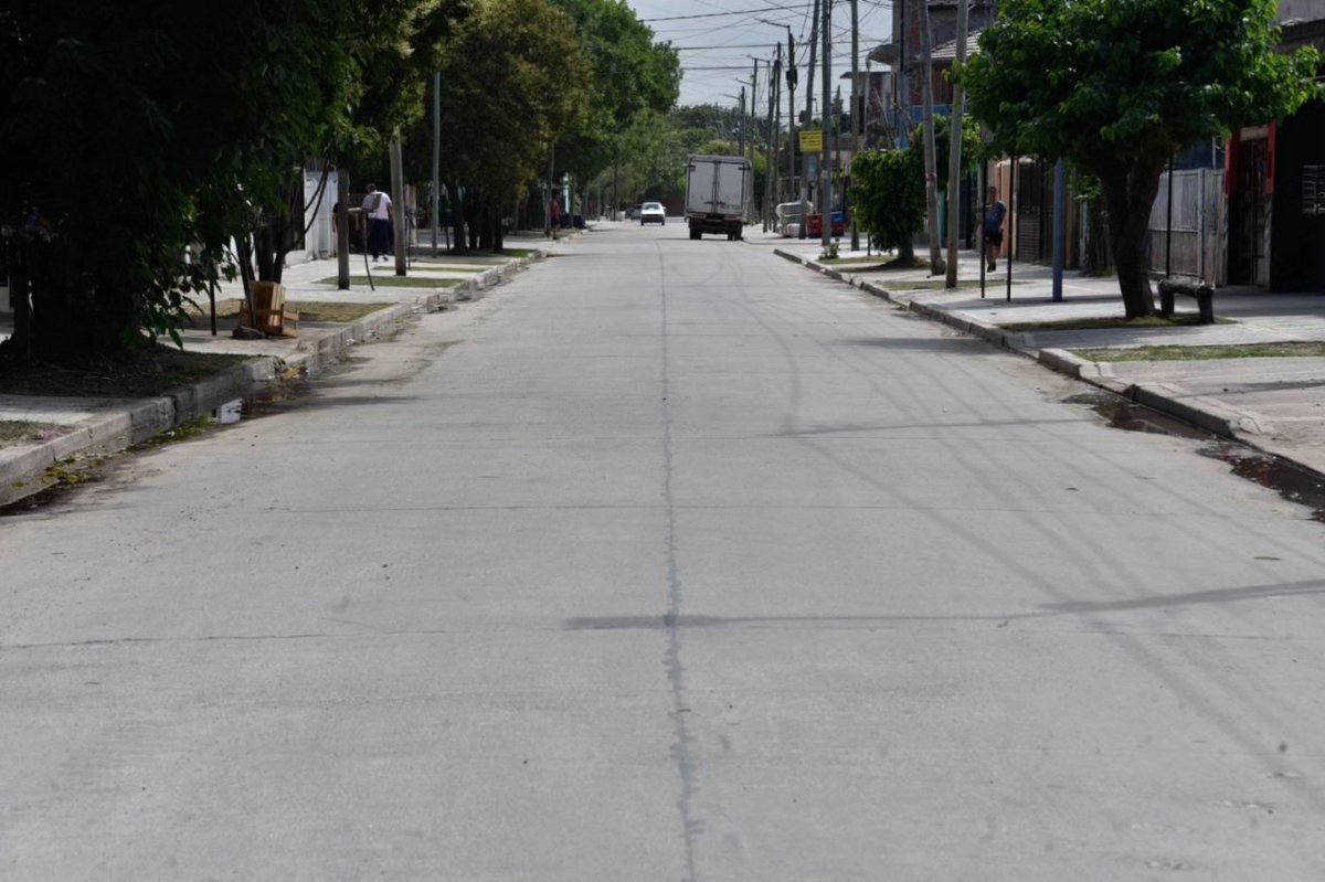 Nardini_Leo's tweet photo. La obra finalizada en la calle Palpa entre Cura Brochero y José Hernández en #GrandBourg mejora la fluidez del transporte público 🚍

Es un plan de pavimentación de 30 cuadras repavimentadas que beneficia directamente a 25 mil malvinenses.

La obra pública nos conecta y podemos seguir potenciando y poniendo en valor cada barrio y cada lugar de nuestra querida #MalvinasArgentinas.