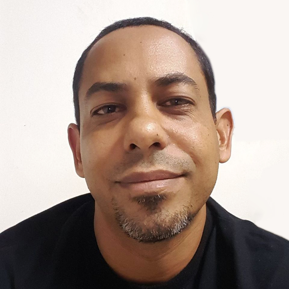 Fabiano
Significado
Significa "plantador de favas" e indica uma pessoa com facilidade de comunicação. Adora conversar, até com desconhecidos, e se sai bem em atividades que exijam contato pessoal e direto, como vendas, relações públicas e entrevistas.