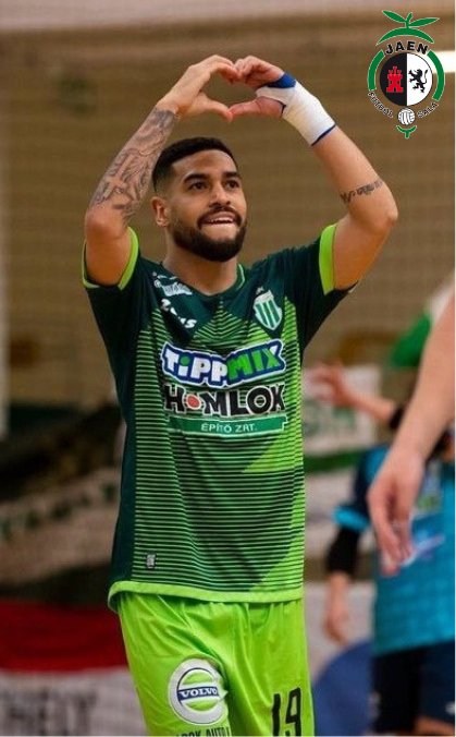 entorno5x5's tweet photo. 💥 🔄 FICHAJE / 1ª División 🇪🇦 💥
🗞️ El brasileño @arnonc96 🇧🇷 es nuevo jugador del @JaenFS 💛💚 para esta temporada (2023-24), procedente del #HaladasVSE (@haladasofficial) 🇭🇺 de Hungría. ¡Mucha suerte al club y al jugador en su etapa juntos! 👏🏻
#Jaén #Brasil #Hungría #Futsal https://t.co/4rUcXTcKP9