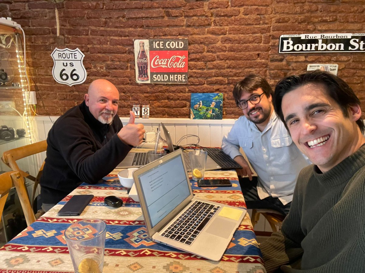 pastanagaverda's tweet photo. Feliç de treballar la 4a producció de @LaGargola_ amb els germans de teatre @RicardMart2 i @xavimercade:

"Hi haurà un setembre per tothom"

⬇️⬇️⬇️⬇️⬇️ https://t.co/lKxn1VG8br