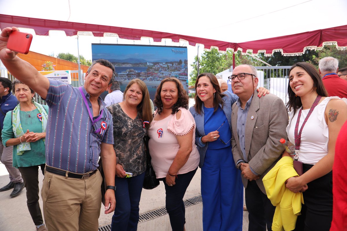 SaludSsrv's tweet photo. 📣 A más de 10 mil personas beneficiará el nuevo CESFAM de #Puchuncaví que fue inaugurado hoy en una emotiva ceremonia donde asistió la Seremi Lorena Cofré junto al Subsec. Redes Asistenciales (S) Juan Vielmas, Gobernador @rmunda, Alcalde @marcosmoralesur (1/3) https://t.co/Fdnnb86k68