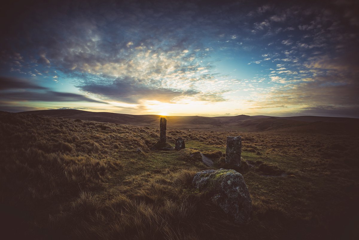 GlavindStrachan's tweet photo. #BoundaryStones just below #HigherTor on #Dartmoor at #sunrise on #NewYearsDay π #DartmoorPhotography #LandscapePhotography https://t.co/HVwOaoAqPY