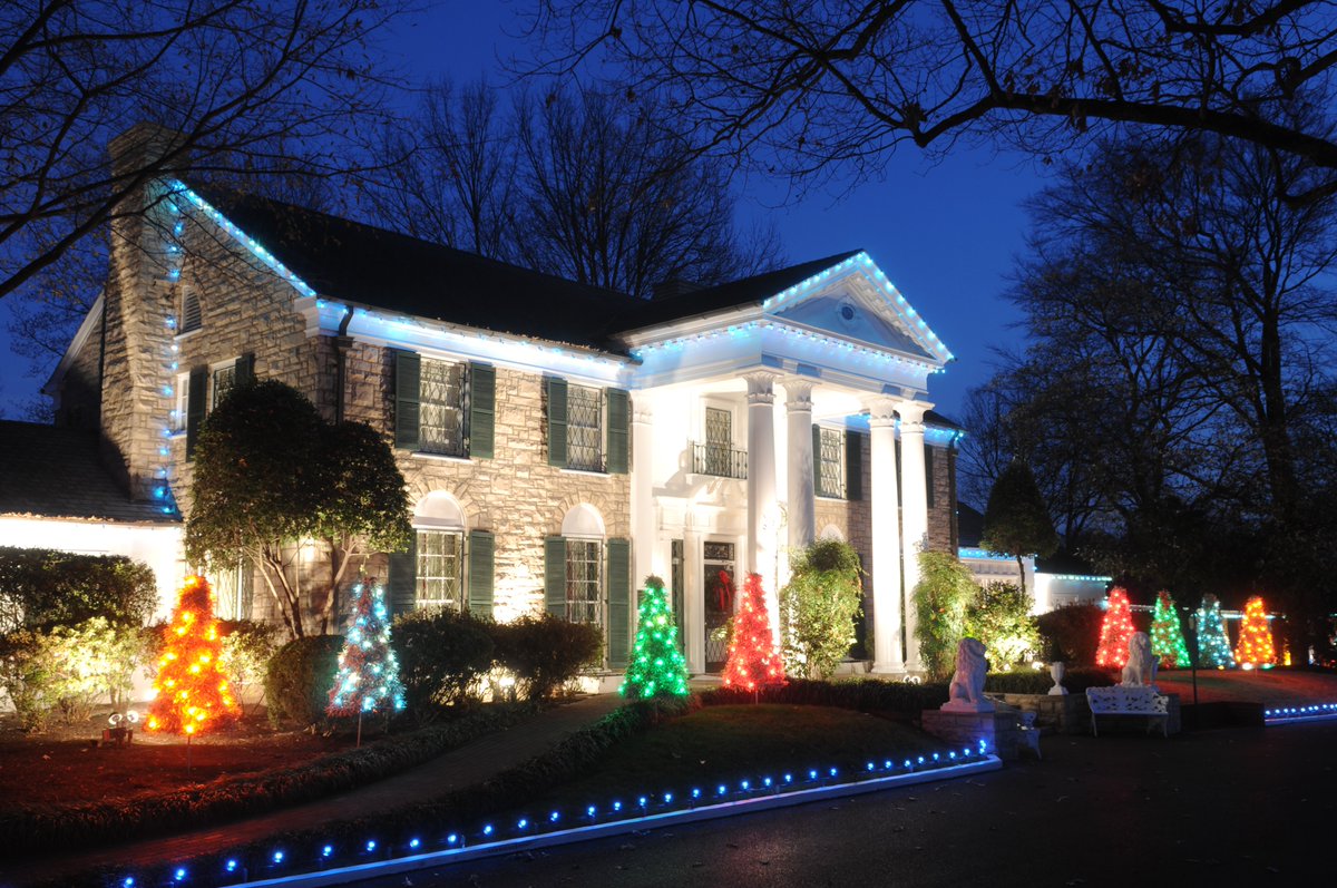 VisitGraceland's tweet photo. Did you know that Graceland keeps the Christmas decorations up every year through Elvis' birthday on January 8?

Don't miss your chance to see them before they're gone until next year! 🌟��

You can also visit https://t.co/rMH5a9BMEl to see the beautiful display! 💙 https://t.co/sBa5lgdaWe