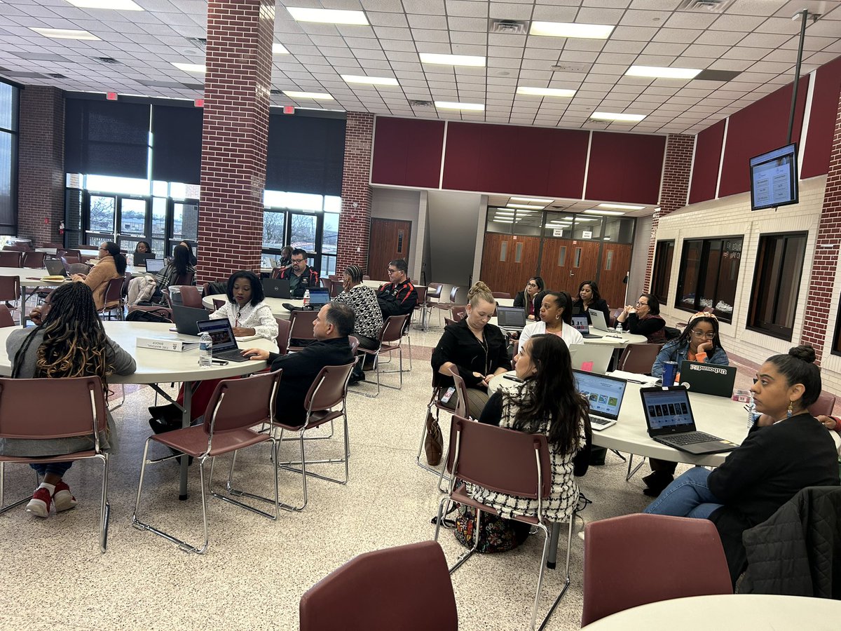 Aldine_RtI's tweet photo. Empowering administrators by building capacity! @DrFavy @DrLindseyWise @MrsLBPollard
#RtIMatters https://t.co/a5lsu3l5Mn