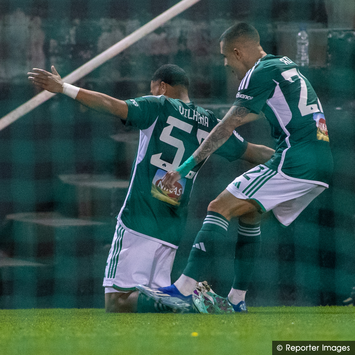 Super_League_GR's tweet photo. Ο Βιλένα πανηυγρίζει το γκολ του στο 48'
➡️ https://t.co/OjqE6iEo76
#slgr #StoiximanSuperLeague #matchday16 #paopas #Panathinaikos #PASGianninafc #Stoiximan #Football https://t.co/clHMDEBu7c