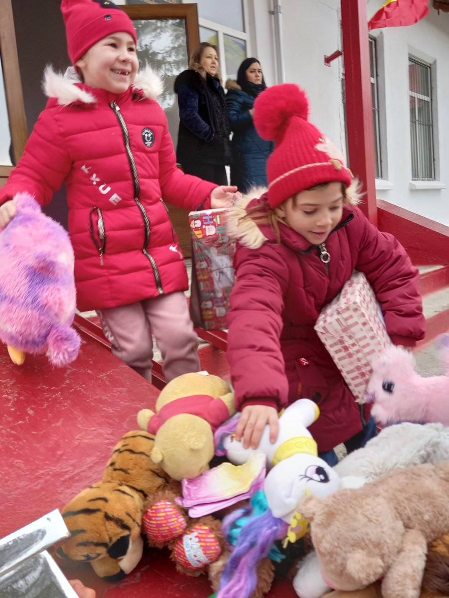 teechorg's tweet image. Delivering #shoebox gifts to Mindresti Noi, #moldova #humanitarianaid