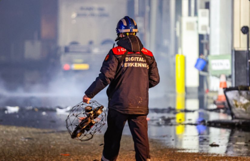 Kram3707's tweet photo. @PSchuur @meijerinkt Als HOVD/TC prima samengewerkt met FIKTHOR @VRIJsselland en BRUTUS@ @Vr_RR Beide robots hebben samen met de vliegende eenheden hun meerwaarde meer dan bewezen. https://t.co/Yl5OvqPUhI