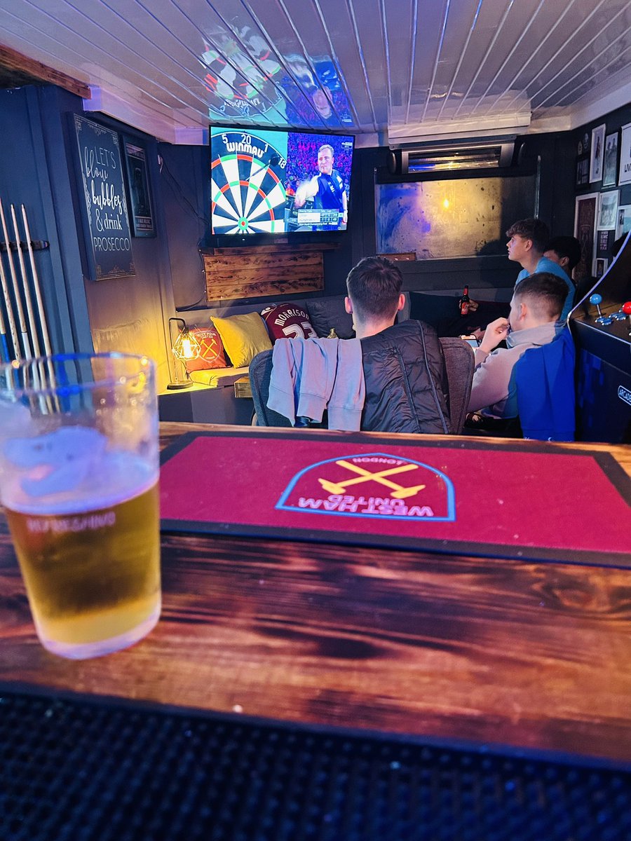 barrowboy78's tweet image. Are you ready…..I am #dartswc2024 #BubblesSportsBar