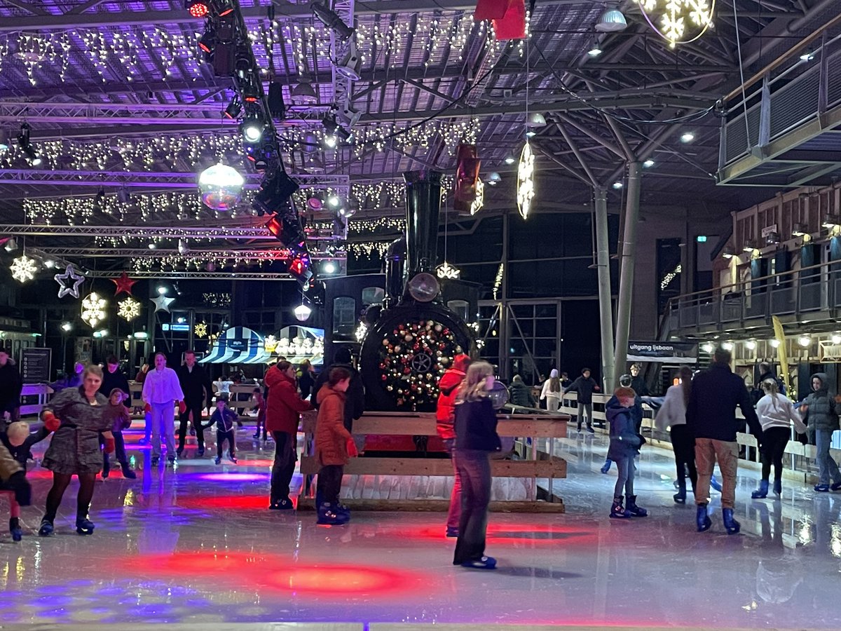 VriendenNSM's tweet photo. Ook vanavond weer veel sfeer en gezelligheid in het #Winterstation in het @Spoorwegmuseum Utrecht ➡️zie onze foto impressie ➡️🎅🎄Begin het Nieuwe jaar goed ➡️ https://t.co/EUZdNKbdvh https://t.co/3KocZG4k8K