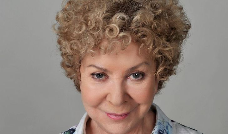 Szanowni Państwo! 
Uwielbiana reportażystka, autorka bestsellerowych książek o Rosji, a prywatnie moja przyjaciółka i po prostu bardzo dobra osoba - Krystyna Kurczab Redlich została tydzień temu okradziona. Skradziono jej większość oszczędności w wysokości 160 tysięcy złotych. W