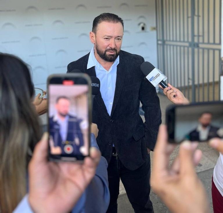 En declaraciones a los medios de comunicación, hablando sobre la reelección del presidente <a href="/nayibbukele/">Nayib Bukele</a>, he manifestado que será el pueblo en su gran mayoría, quién le dé la reelección al presidente, por lo tanto la deciden los salvadoreños.