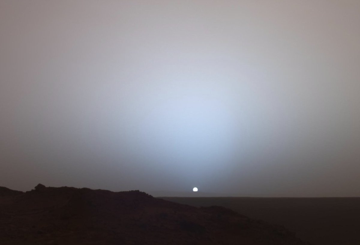 NASASolarSystem's tweet photo. The Spirit rover landed 20 years ago today. A reminder that for the past two decades, not one day has gone by without robots roving the deserts of Mars, astronauts living in space, satellites eyeing Earth's health, and space telescopes revealing wonders https://t.co/WlhFD7ugjh https://t.co/E6Ha6q4DAs