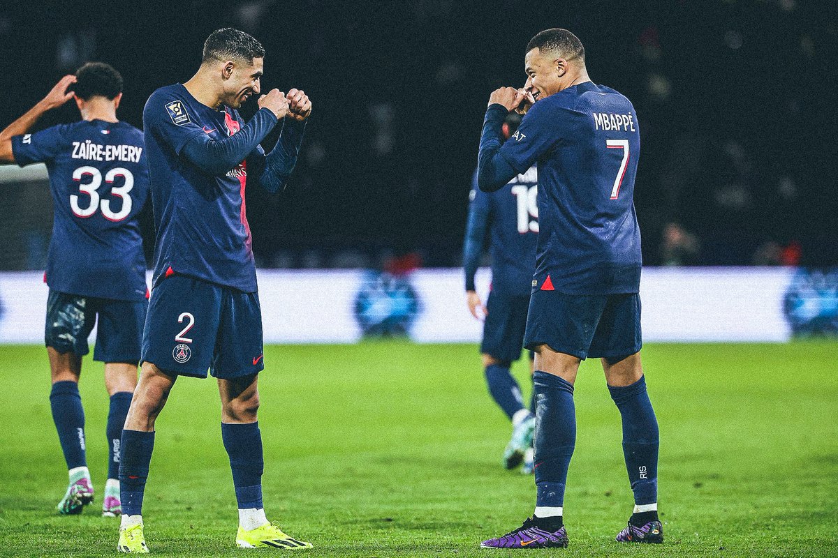 La nouvelle célébration de Kylian Mbappé avec son ami Achraf Hakimi ! 🥊

#PSGTFC #TropheeDesChampions