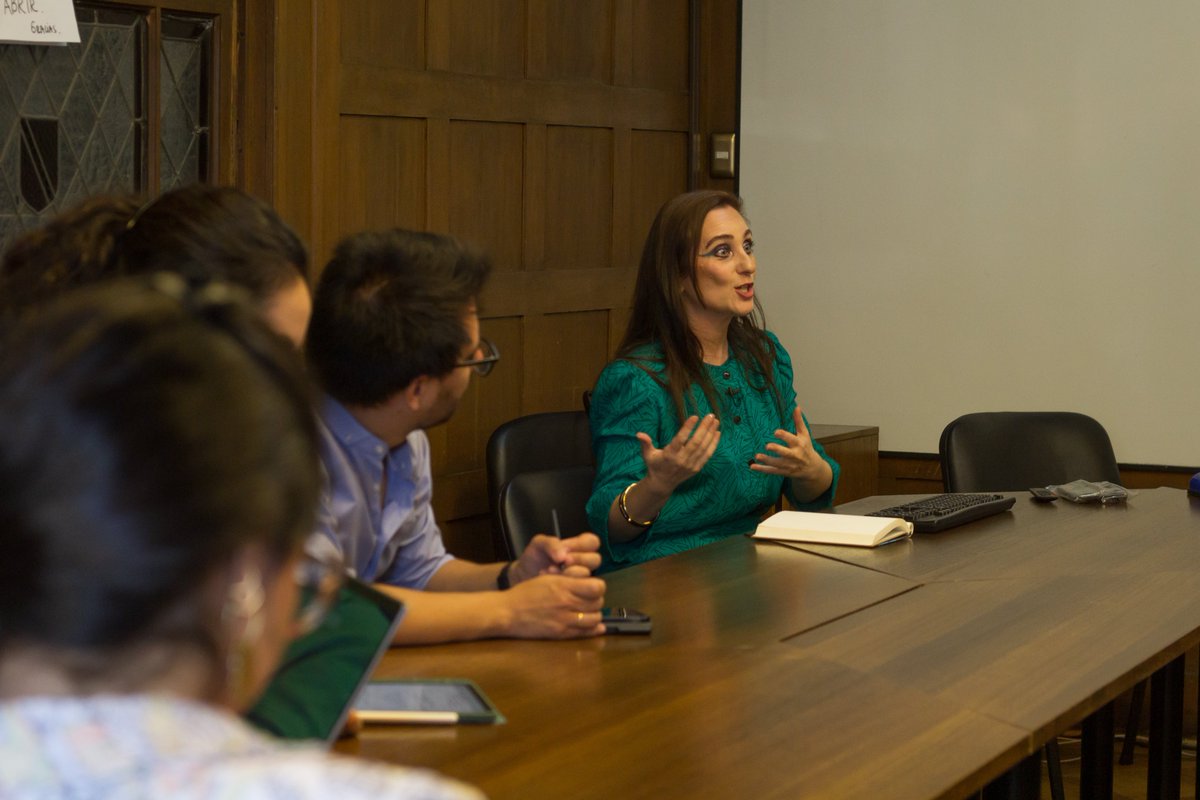 Hoy día iniciamos el #SummerSchool2024 de Doctorado en <a href="/PsicologiaUAH/">Psicología UAH</a> patrocinado por <a href="/Society_ISTP/">ISTP</a> con la charla de <a href="/Rossavoid/">Rossella Traversa</a> de <a href="/UnivWestGa/">UWG</a> "Unpacking visibility through bisexuality and disability. From behavior to identity". Gracias a quienes nos acompañaron a pensar.