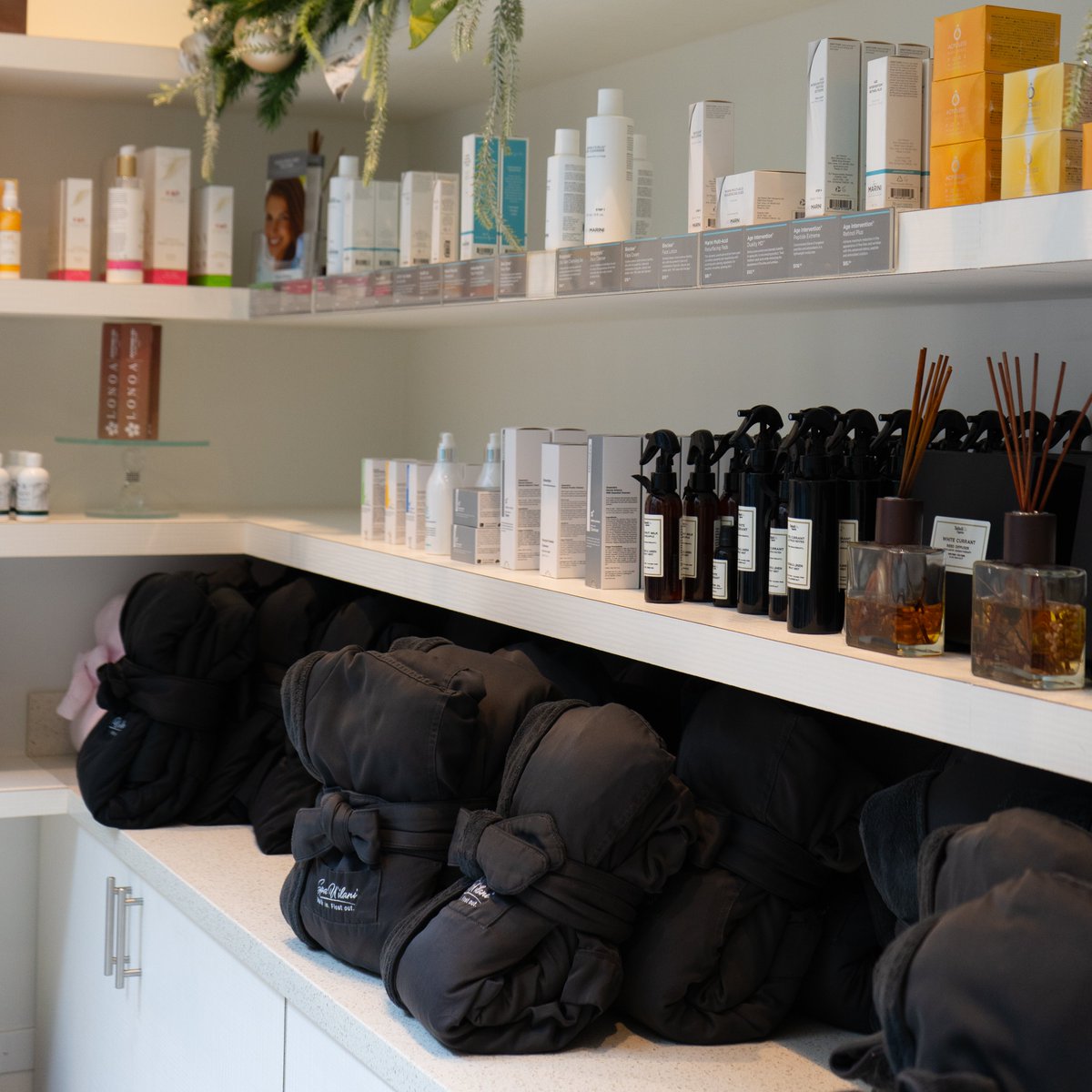 Discover the art of self-care right here in Our Kaka‘ako 💇‍♀️ 🌿 Indulge in moments of tranquility and rejuvenation amidst the colorful energy that surrounds you.

What's your favorite way to refresh? 🧖
#SelfCare #OurKakaako #ThingsToDoOahu