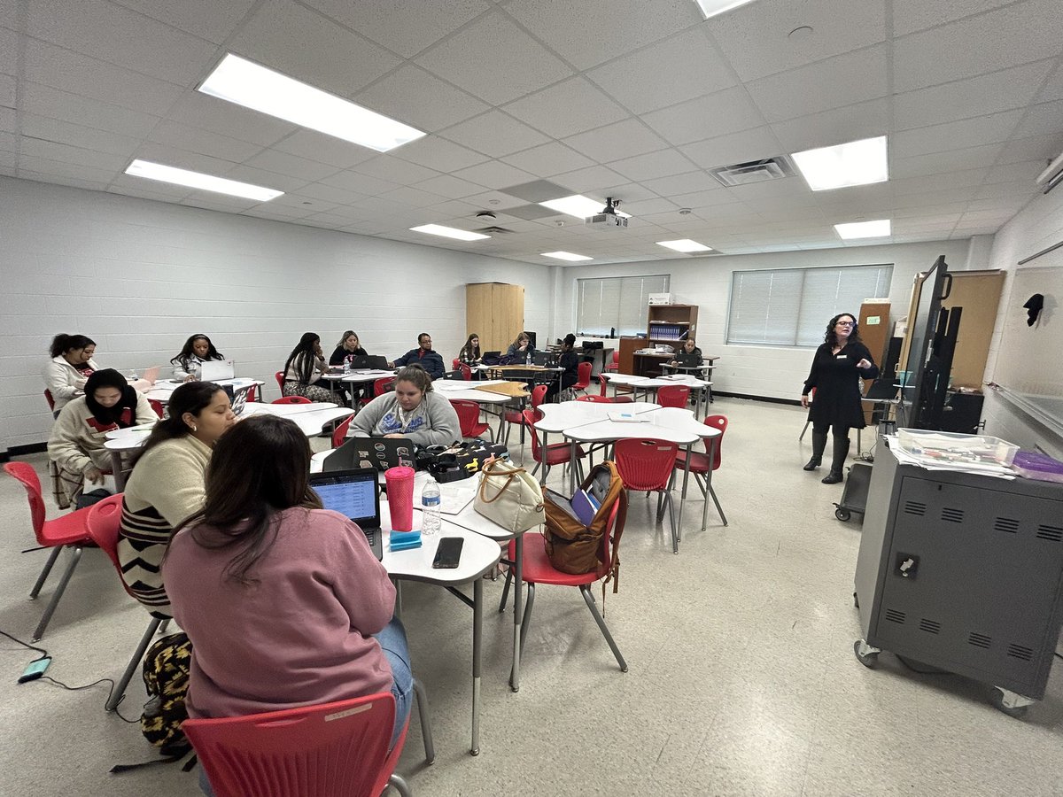 Aldine_RtI's tweet photo. Teachers were actively engaged and in the work during the Freckle sessions.
@MrsLBPollard @DrFavy @DrLindseyWise @AldineISD
#RtIMatters
#DSD https://t.co/8fBPWHuiJZ