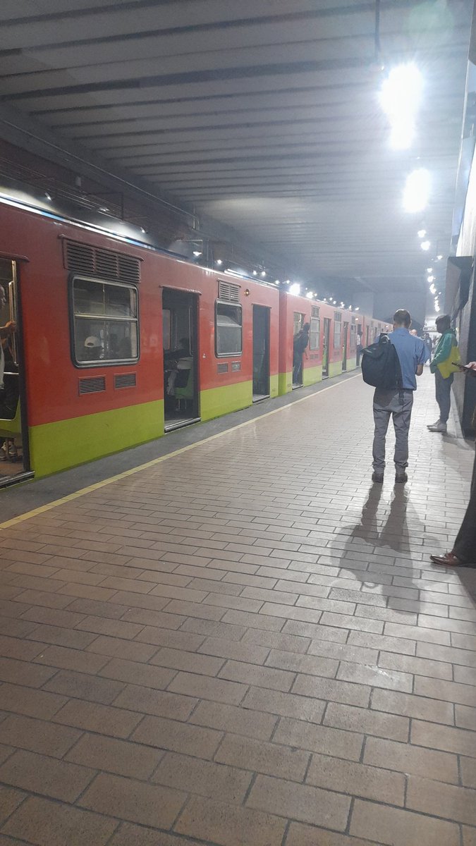 AlmaUuU99's tweet photo. @MetroCDMX Vagones 1520, 1521 se están llenando se humo en estación copilco, tomen precauciones en línea 3 https://t.co/IFrHbBtwcu