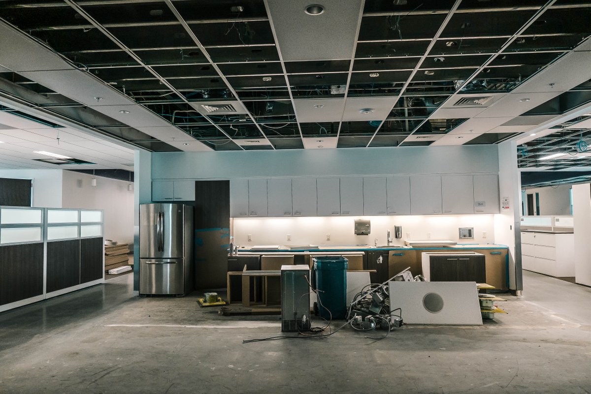 RoncoOmaha's tweet image. The 100K SF renovation at 180th Street and West Dodge Road is taking shape. The project's three floors are transforming into a fresh, new space for Prime Time Healthcare.

 #RoncoBuilt #construction #Omaha 
#OmahaNebraska
#TenantImprovment