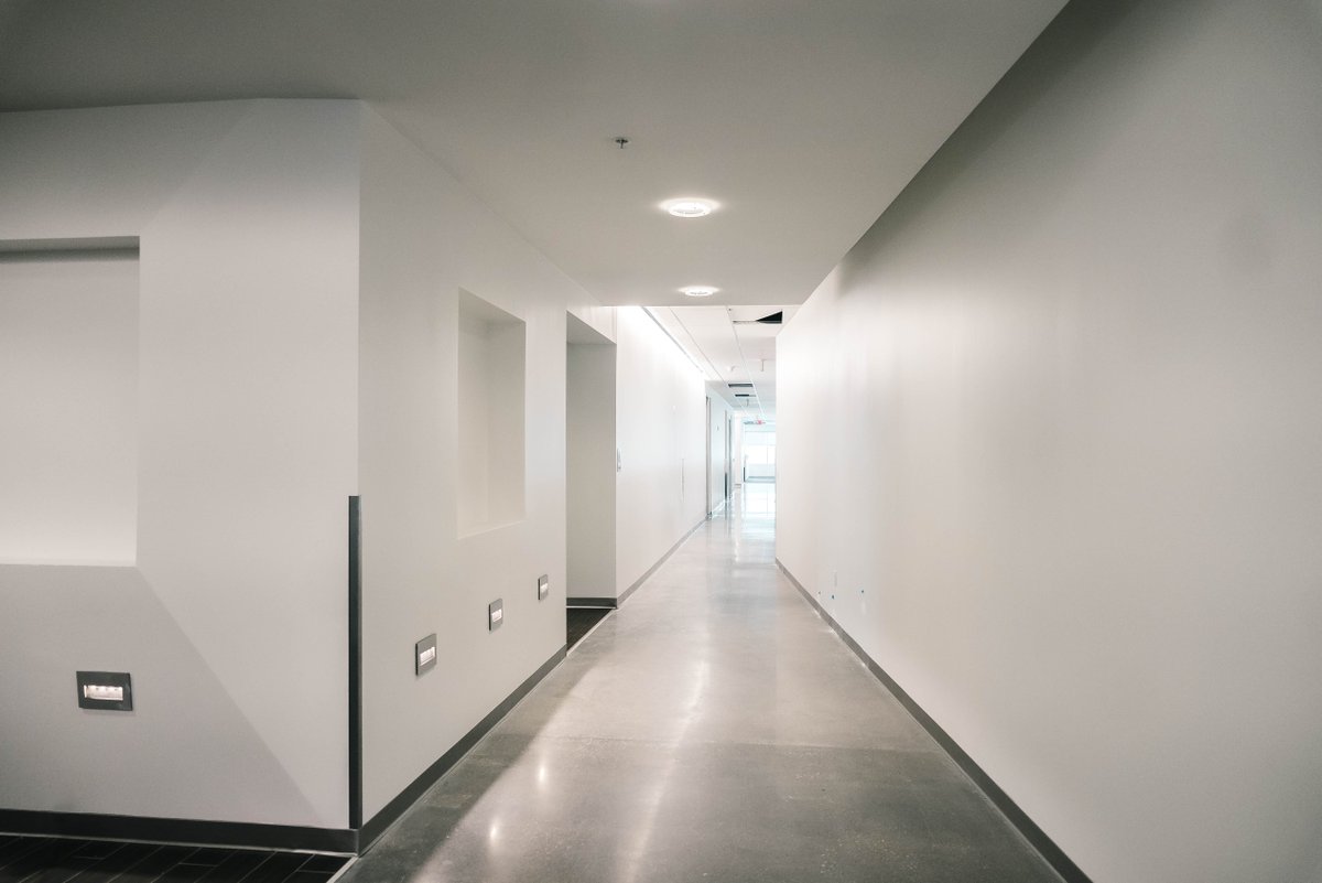 RoncoOmaha's tweet image. The 100K SF renovation at 180th Street and West Dodge Road is taking shape. The project's three floors are transforming into a fresh, new space for Prime Time Healthcare.

 #RoncoBuilt #construction #Omaha 
#OmahaNebraska
#TenantImprovment