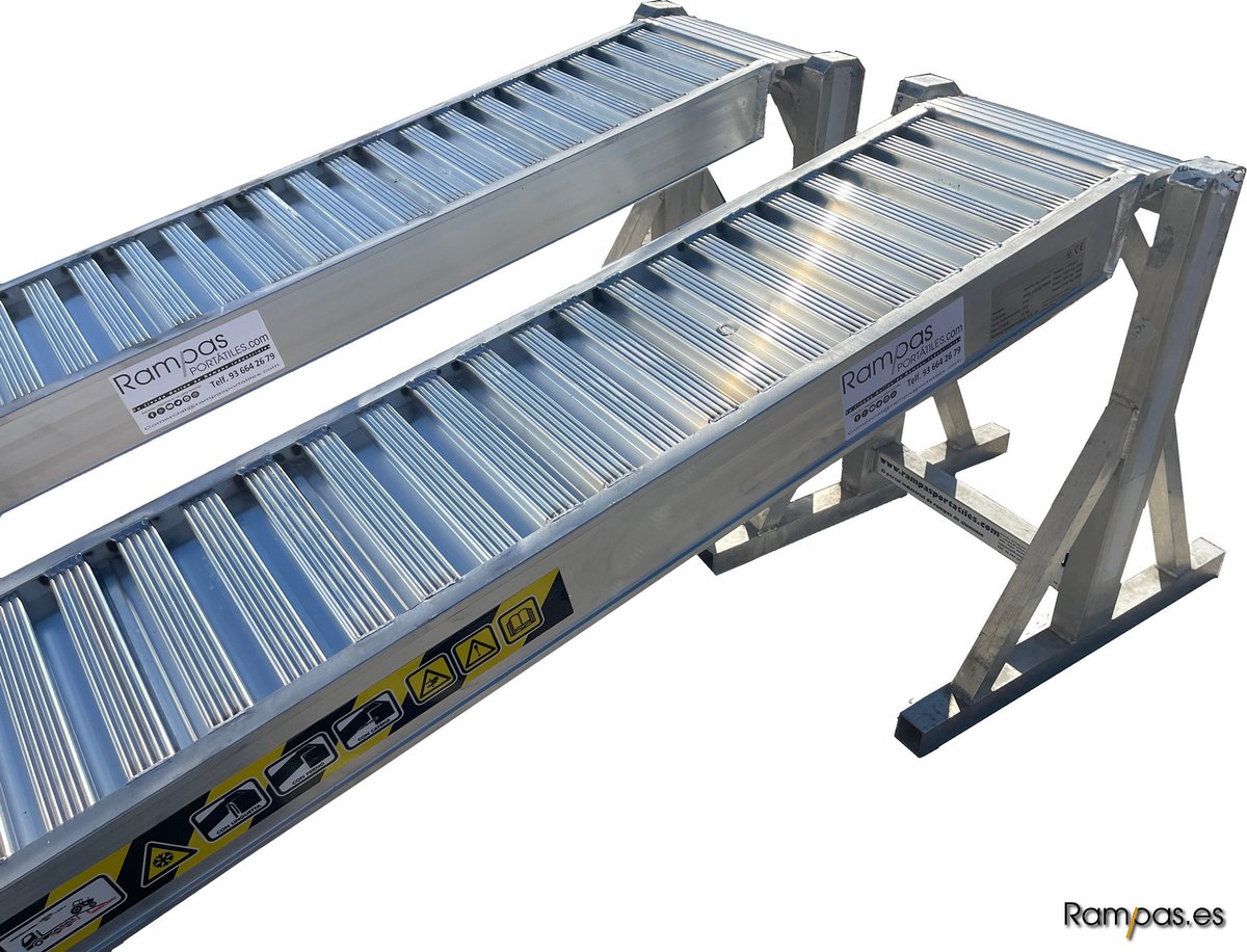 Rampas de alumnio modelo certificado CE 136.30 Sb 14 de 300 x 40 cm para 4.850 kilos par y 31 kilos unidad, en oferta por 1.108  + IVA portes pagados a Península y Baleares. Te interesan ? no las dejes escapar, comercial@rampasportatiles.com 609475912 #rampasparaminiescavadoras