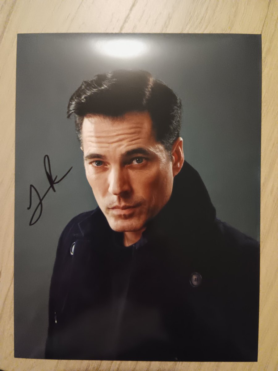 TimRozonIntl's tweet photo. It's time to give you a chance to win an autograph from the one and only #TimRozon 😃
To enter :
=> Follow me
=> Like this post
=> Answer to this post by your favourite Tim's picture
Deadline : January 31th
Picture of the autograph ⬇️⬇️⬇️
#TeamTim #Earpers #SurrealEarpers https://t.co/q3aTqzGqdj