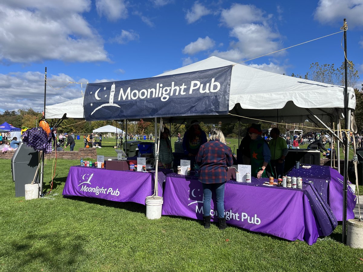 📸 Photo of the day: Simsbury Meadows’ Moonlight Pub at the <a href="/SimsburyCOC/">Granby-Simsbury Chamber of Commerce</a>'s Spooktacular Celebration | October 2023 (stay tuned for 2024 event announcements!)

🥤 Shoutout to our wonderful 2023 #BeverageSponsor, <a href="/CokeNortheast/">Coca-Cola Beverages Northeast</a>, for all of their support!