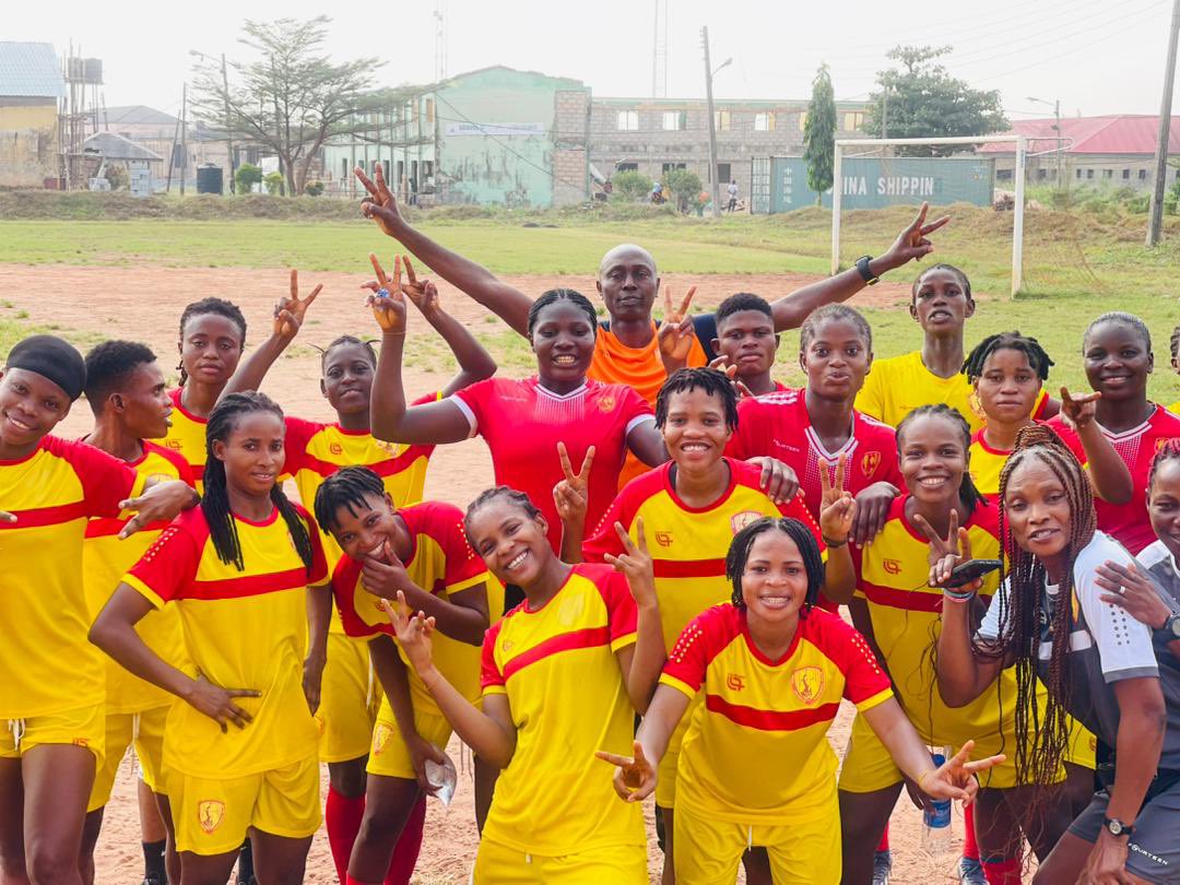 Kicked off 2024 with a power-packed training session with the incredible Edo Queens! 💪⚽ Excited for the season ahead. Let's make it a year of victories and teamwork! 🔵👑 #EdoQueens #NewBeginnings2024