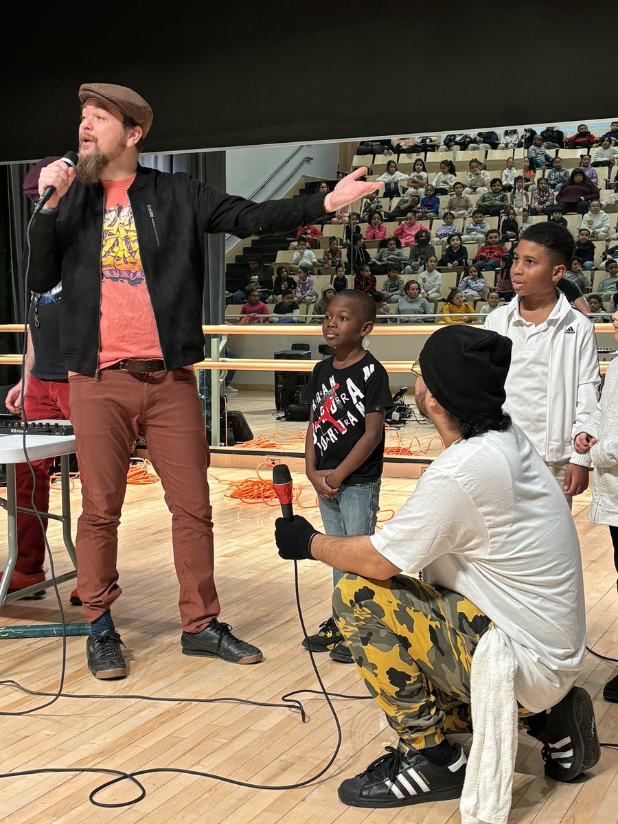 PS46BX's tweet photo. Our scholars enjoyed a Welcome Back Hip Hop assembly. Thank you @artshorizons1 #Bronxgottalent @CSD10Bronx https://t.co/K2qWBmqAYZ