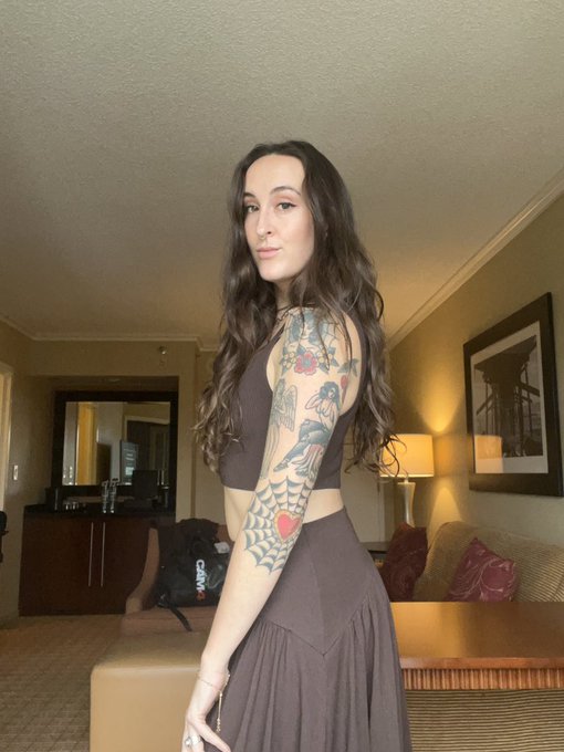 I wear exclusively chocolate brown now https://t.co/o2xzhbsY52