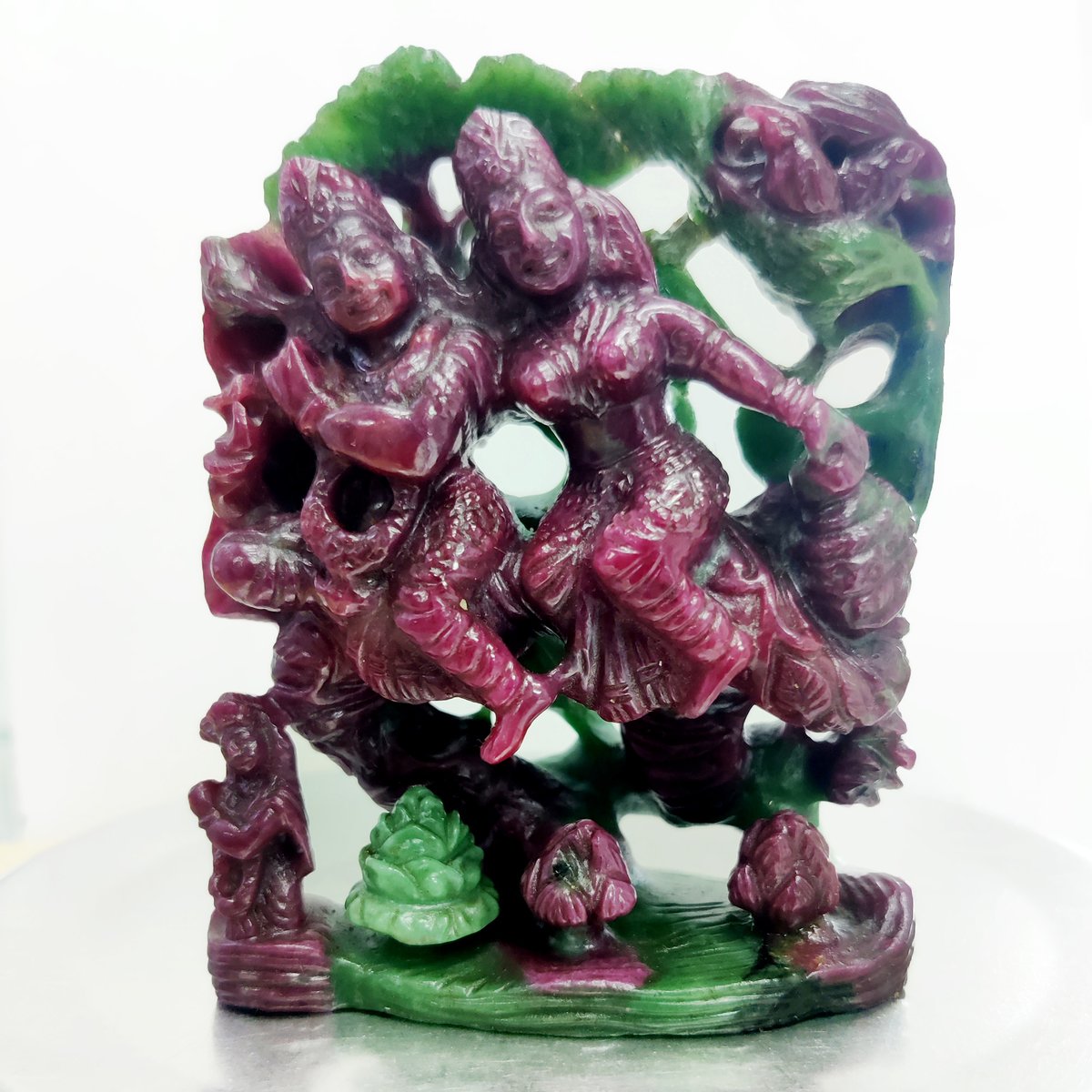 AgarwalAnushth's tweet photo. Natural Ruby Hand Carved Radha Krishna Home Décor Statue
Length : 3.75 inch /Width : 3 inch / Weight : 1384 carat
https://t.co/FqsxFzbz2i
#radhakrishnastatues #rubykrishna #idolforpooja #homedecor #vintage #HinduSculptures #radhakrishnaidol #ReligiousHomeDecor #handcarvedjewelry https://t.co/NE9bFHh0fd