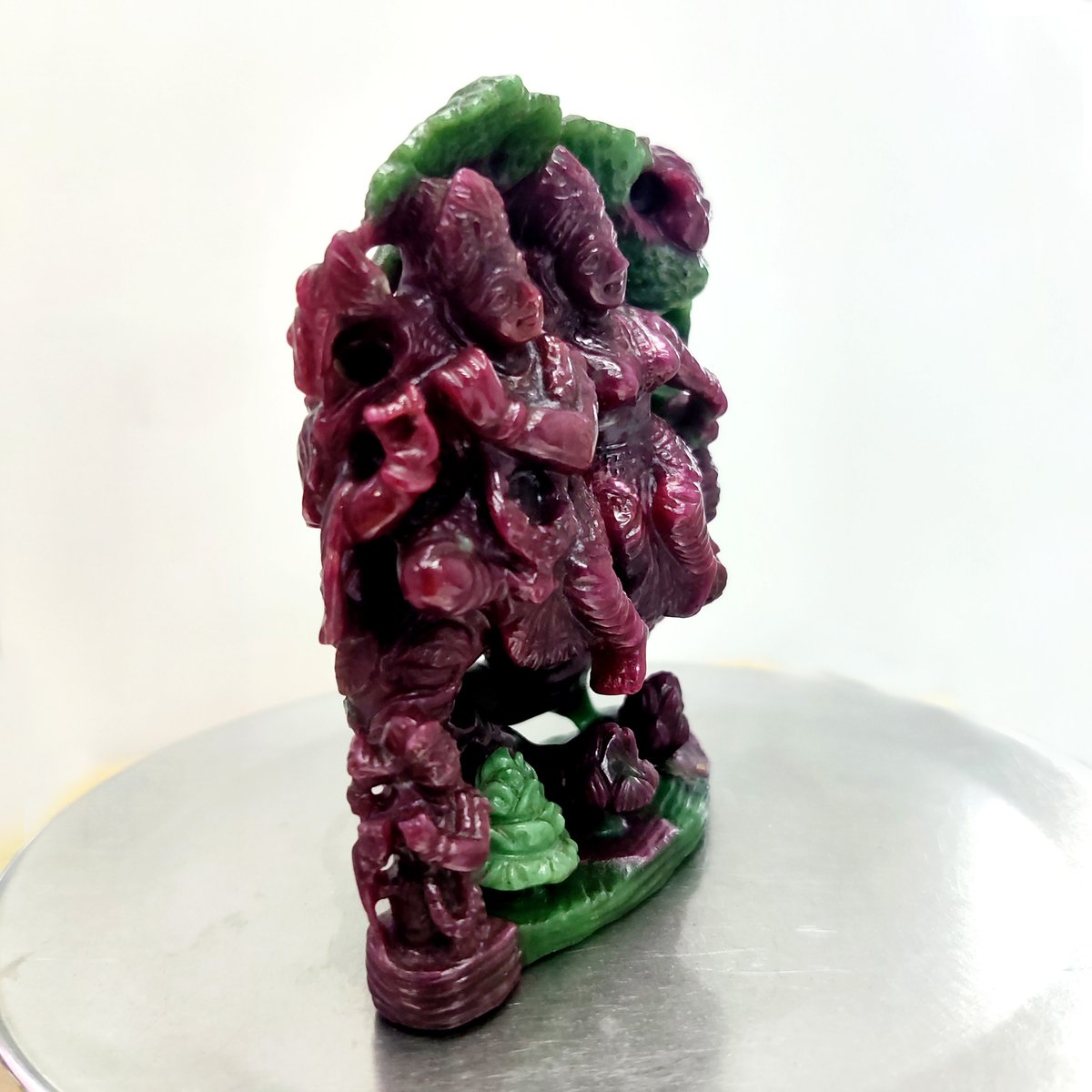 AgarwalAnushth's tweet photo. Natural Ruby Hand Carved Radha Krishna Home Décor Statue
Length : 3.75 inch /Width : 3 inch / Weight : 1384 carat
https://t.co/FqsxFzbz2i
#radhakrishnastatues #rubykrishna #idolforpooja #homedecor #vintage #HinduSculptures #radhakrishnaidol #ReligiousHomeDecor #handcarvedjewelry https://t.co/NE9bFHh0fd