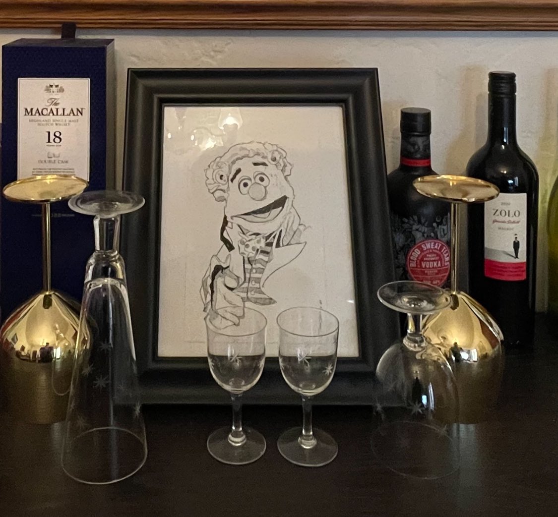 Fozziwig in his natural habitat…a home bar. Wonderful drawing by @Todd_Spence !