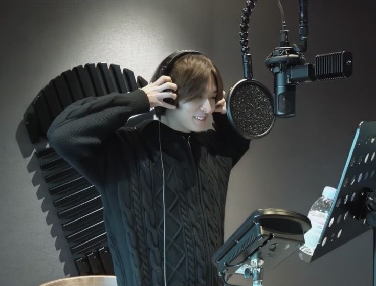 The members’ hand/arm tendencies during recording!! ☺️✨

a fascinating thread: