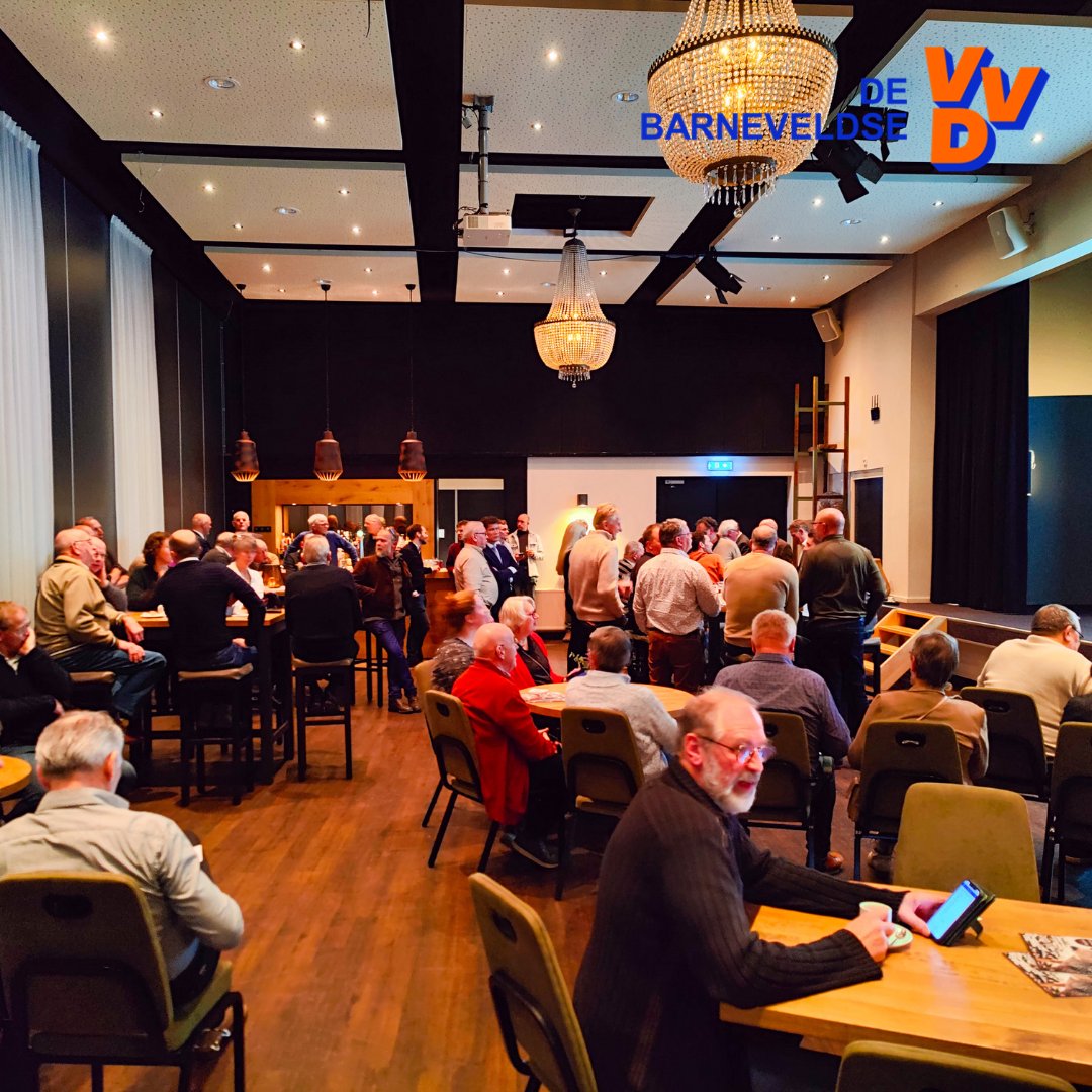 VVDBarneveld's tweet photo. Nieuwjaarsreceptie Kootwijkerbroek 🥂

Mooie receptie waarin enthousiast vertelt werd over onder andere  Coöperatie Duurzaam Kootwijkerbroek, de toffe plannen bij de Puurveense Molen en de naamgeving van project "Oostbroek". 

Goed georganiseerd! https://t.co/a0Fczo82RI