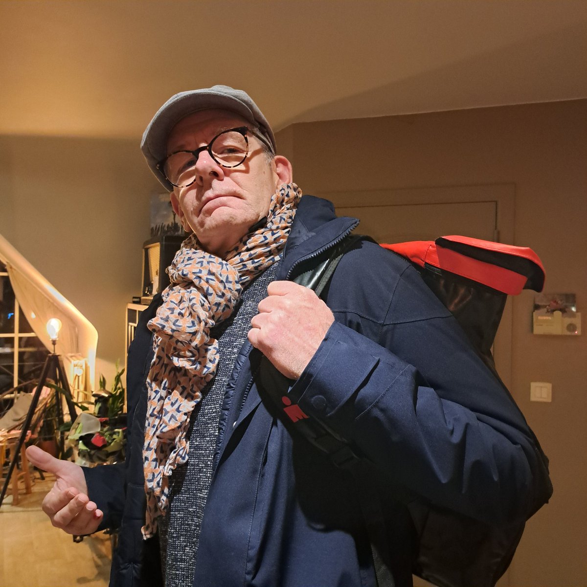 AnnDevalckeneer's tweet photo. Deze man opnieuw mee nachtzuster van de VRT.
De andere nachtzusters zullen hem dankbaar zijn ! ❤️ https://t.co/wC2Q0YoZrH