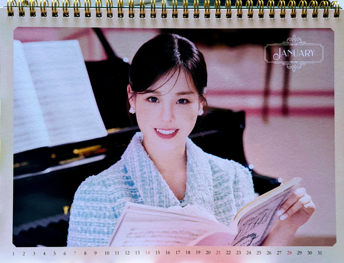 1031Shishiori's tweet photo. [NiziU日和]
🗓SEASON’S GREETINGS 2024 📸
   2024年の幕開けは🧡マコちゃん🧡
   今年は『世界へ羽ばたく元年』!?
   その優しい微笑みで見ている
   全ての人を包み込み、
   さあ🌍世界へ向けて take off！🌎
    🌈d494
#NiziU #ニジュー #니쥬 #WithU
#To_Us
#MAKO #마코
@NiziU__official https://t.co/Gjc3ur3P9a