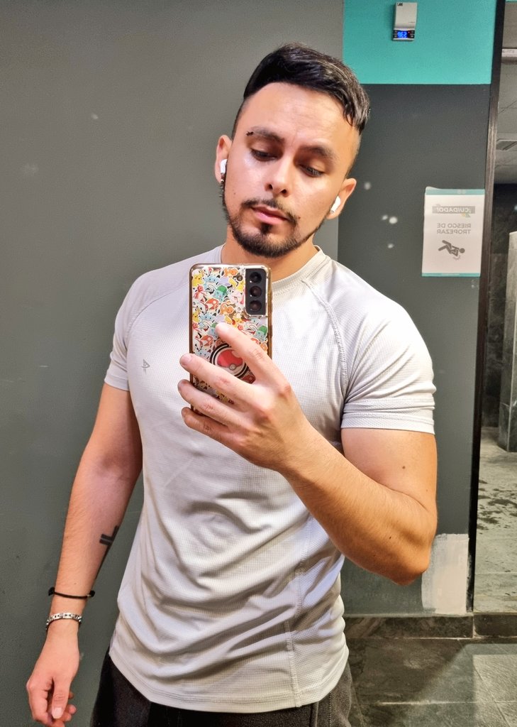 Notinvaein's tweet photo. #gymtime #💪 https://t.co/5Kb77e9mo4