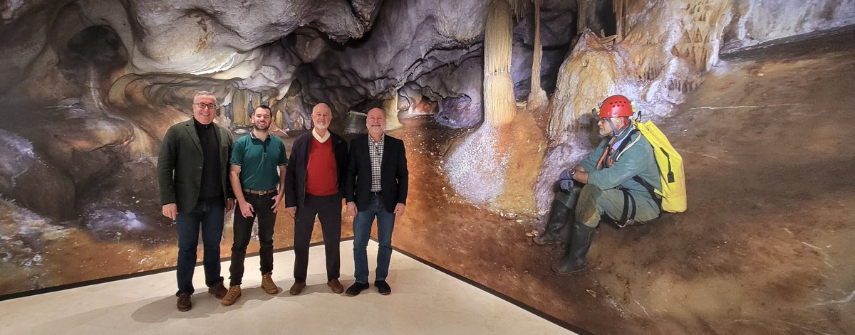 El 4 de enero tendrá lugar la inauguración de la exposición de la Cueva de las Estegamitas, Málaga. A las 19 horas, impartiré una conferencia titulada "Málaga, ¿una ciudad geointeligente? Hablemos de la Cueva de las Estegamitas", en la Económica, Plaza. de la Constitución, 7.