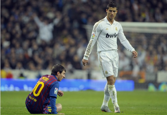 🚨Acabo (y destrozo) el debate entre Cristiano Ronaldo y Messi con datos y estadísticas totalmente objetivas e irrefutables en este hilo.

Pido máxima difusión, por favor🙏