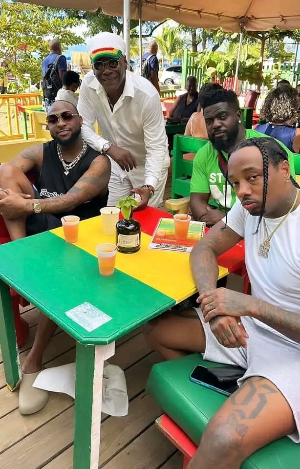 naija002's tweet photo. Davido on vacation in St. Kitts and Nevis 🇰🇳🏝️ https://t.co/1EzIx4bxvQ