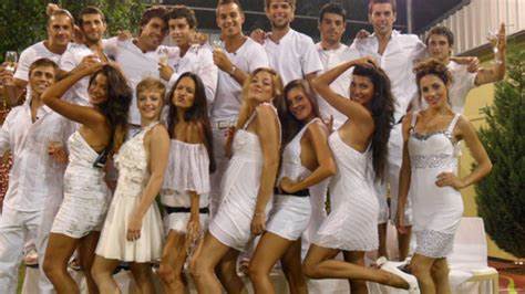 nico_piccardo's tweet photo. @miss_cualquiera furia ya lo jugo en gh 2011 con el nombre de luz rios ahora tiene otro look y es mas vieja https://t.co/vROdJI8cV8