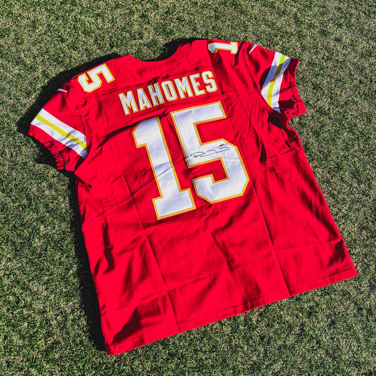 1 RT = 2 VOTES‼️ Vote for @PatrickMahomes and you could win an autographed jersey! @Nationwide | #WPMOYChallenge